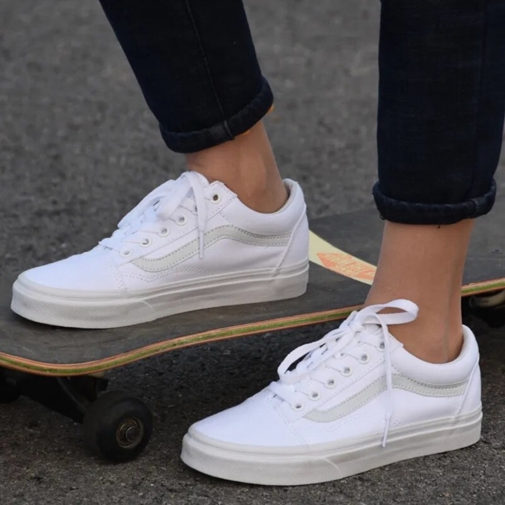 Vans triple white old skool sneaker white color. NWB